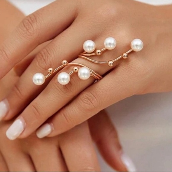 New faux pearl ring ✨🔥🔥🔥 OS - Picture 1 of 3